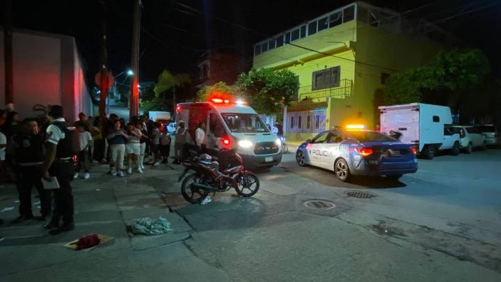 Choque en León: Tres mujeres resultan heridas tras impactarse contra un auto; no traían casco