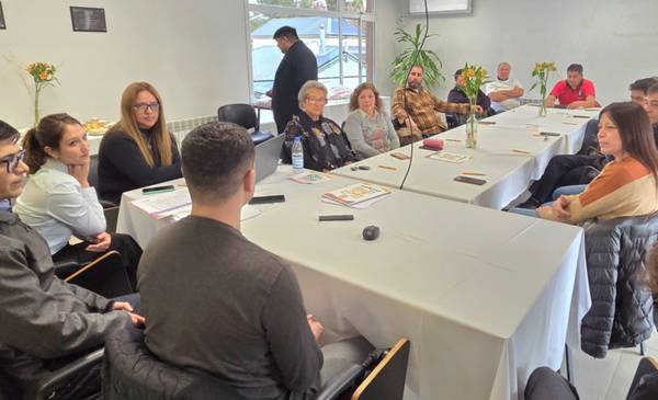 Lotería del Chubut capacitó en juego responsable a agencieros de la cordillera
