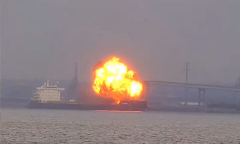 EN VIDEO: La explosión de un buque de carga cerca del puente que colapsó en Baltimore