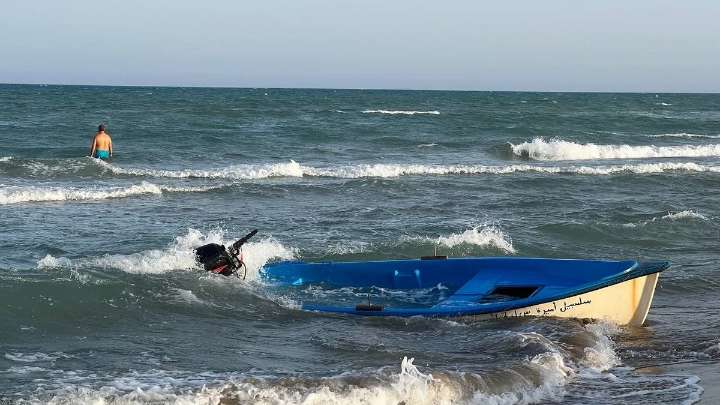 Rescatadas 16 personas, 5 de ellas niños, en una embarcación precaria en Alicante
