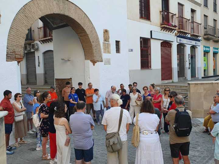 Pasea Guadix dedica su recorrido nocturno a las pinturas murales en edificios civiles