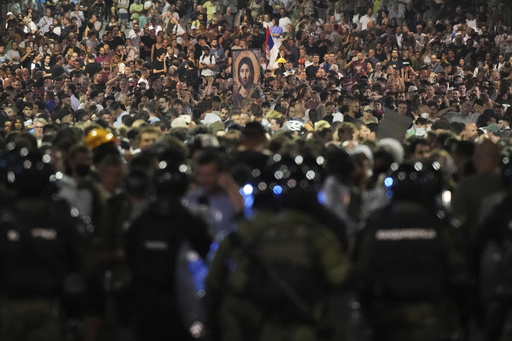 Presidente serbio anuncia medidas severas contra manifestantes tras disturbios