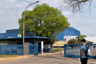 Inspeccionarán el predio de Laboratorios Ramallo tras las imágenes de ampollas descartadas a cielo abierto