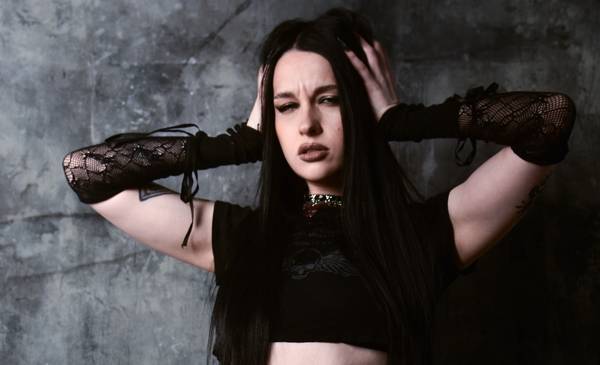 Luna DS se acerca al pop punk con "Perdí el control"