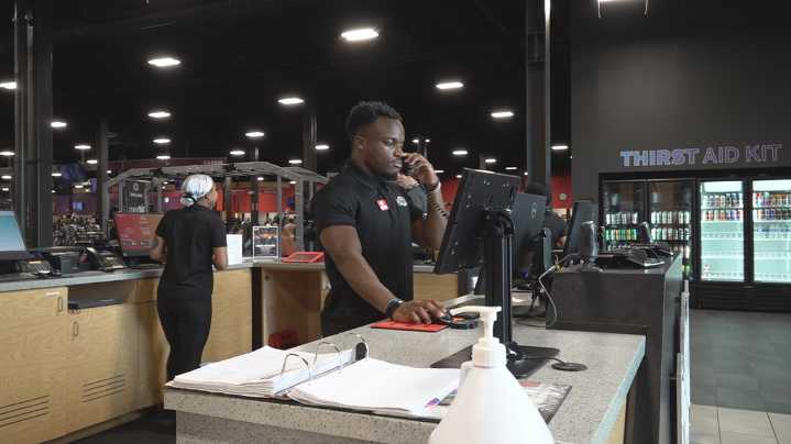 Houston Galleria standoff: Employees at nearby gym recount experience after deadly standoff in Centerville