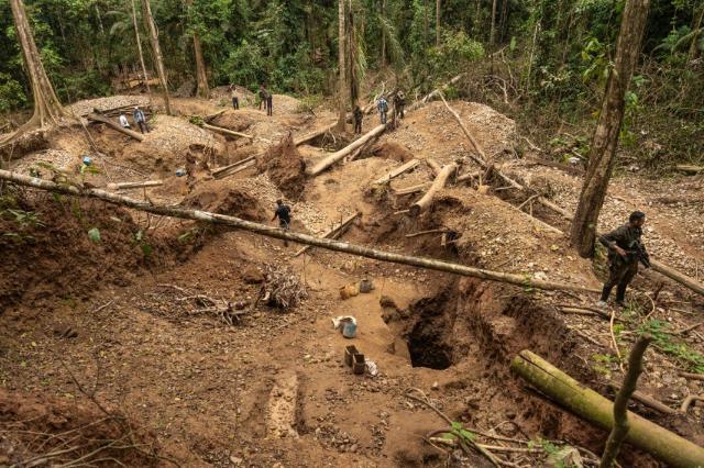 ¡Operativo Relámpago! FANB desmantela campamento de minería ilegal en el corazón del Amazonas