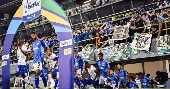 “Pónganse en los zapatos del hincha”: la inédita protesta azul en Bogotá