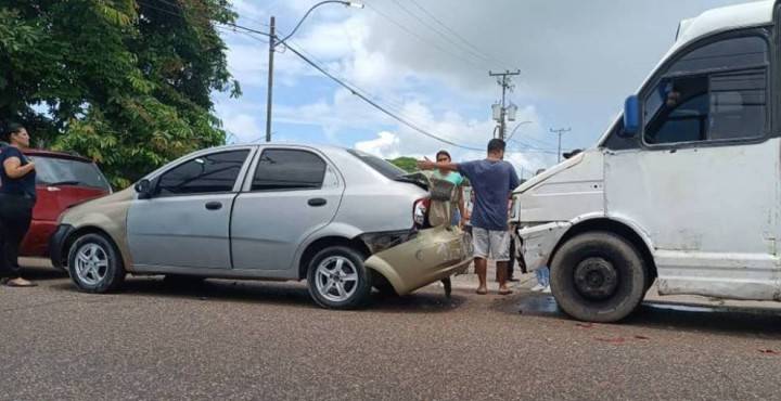 Cuádruple choque por detrás paralizó tráfico en Tucupita (+fotos)