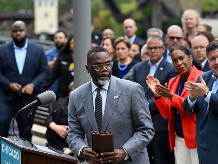 Chicago launches resistance campaign as Trump threatens to send troops