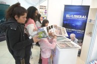 Destacada presencia del stand de EL LIBERAL en la Feria "Entre rieles y libros"