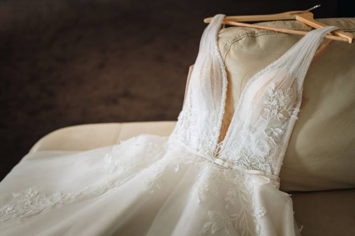 Bride Says Sister Wants to Use Late Grandmother's Dress for Self