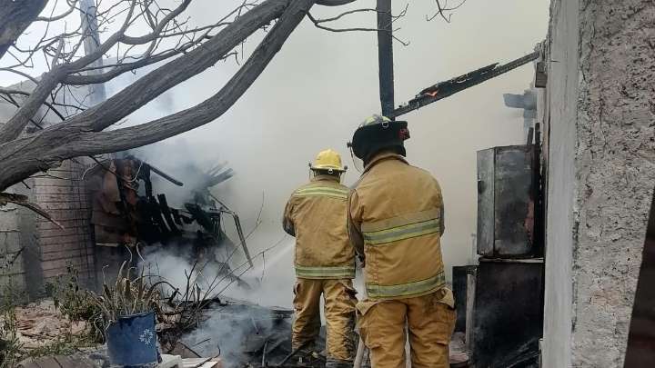 Incendio en finca abandonada moviliza a Bomberos en La Laguna