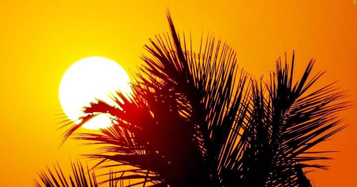Tucson extends cooling centers into September as heat returns