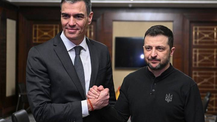 Sánchez habla con Zelenski y le da su apoyo ante la cumbre de Putin y Trump: "Nada sobre Ucrania sin Ucrania"