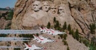 Air Force’s Thunderbirds zoom past Mount Rushmore
