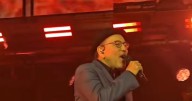 Rubén Blades y Bad Bunny se rinden homenaje en la tarima