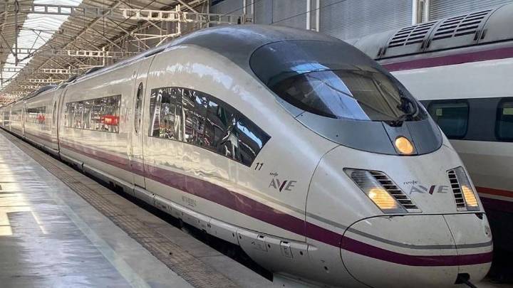 Interrumpida la circulación de trenes de alta velocidad entre Madrid y Galicia por el incendio de Ourense