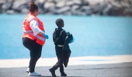 Siete menores migrantes solicitantes de asilo viajan este domingo a la Península en el cuarto traslado desde Canarias