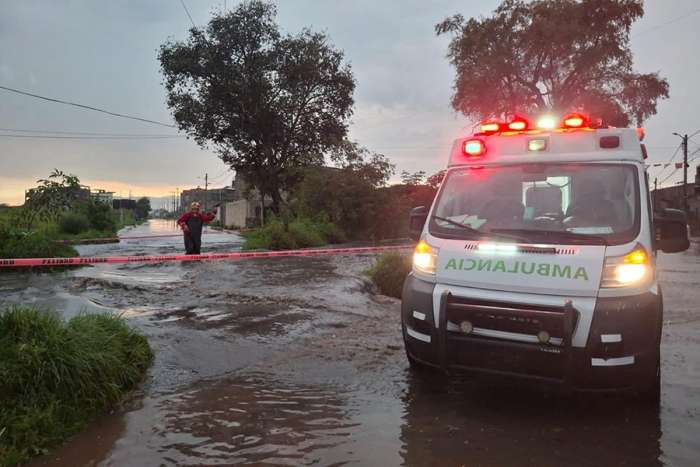 Inundaciones afectan viviendas y escuelas en Ocoyoacac