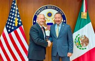 Se reúne Embajador Johnson con comisionado de CBP