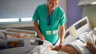 La Fe consolida una teràpia per a evitar complicacions en pacients d’alt risc quirúrgic sotmeses a cesàries