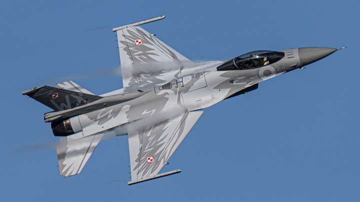 Polonia no se olvida de Rusia: va a modernizar su flota de aviones de combate