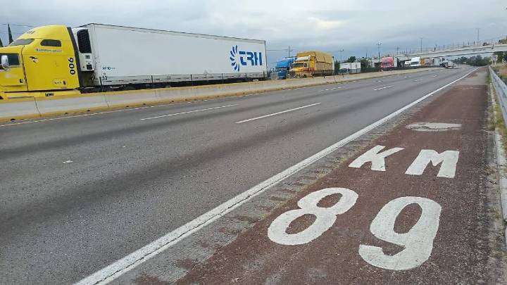 Bloquean la autopista México-Puebla en Texmelucan para exigir liberación de detenidos