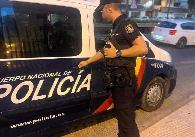 Tres detenidos de un grupo itinerante dedicado a suplantar la identidad en bancos