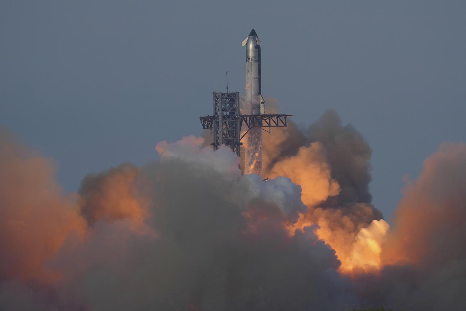 Latest launch of SpaceX's Starship deploys 8 dummy satellites, then splashes down into Indian Ocean
