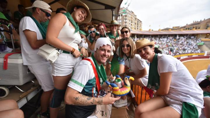 La otra gran faena de la Feria de la Albahaca: la merienda en la plaza de toros de Huesca