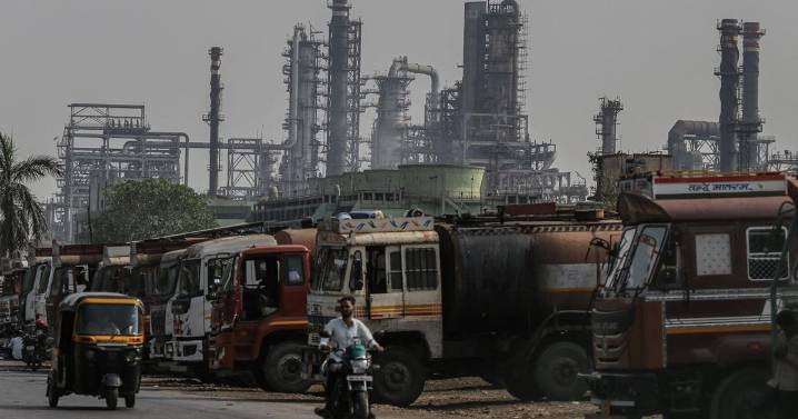 Trump threatens to ‘substantially’ raise tariffs on Indian goods as it continues to buy Russian oil