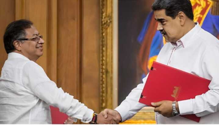 Petro le pasa la mano a Maduro