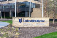 UnitedHealth Stock: The Political Risk Means Sell The Bounce (NYSE:UNH)