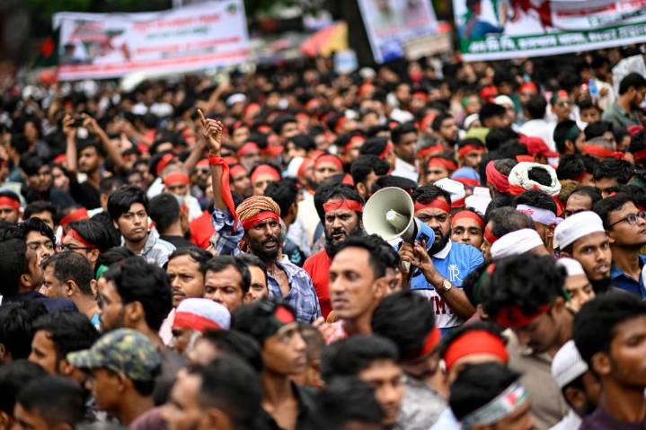 Estudiantes se movilizan en Daca y prometen construir un “nuevo Bangladesh”