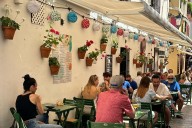 Hosteleros de Santa Cruz reclaman por la retirada de azulejos