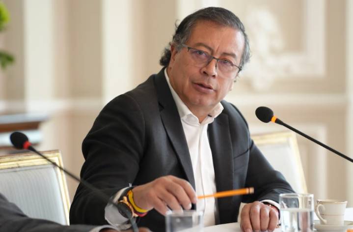 Petro asegura que una invasión de Venezuela por EEUU haría de Caracas “una Siria” y arrastraría a Colombia