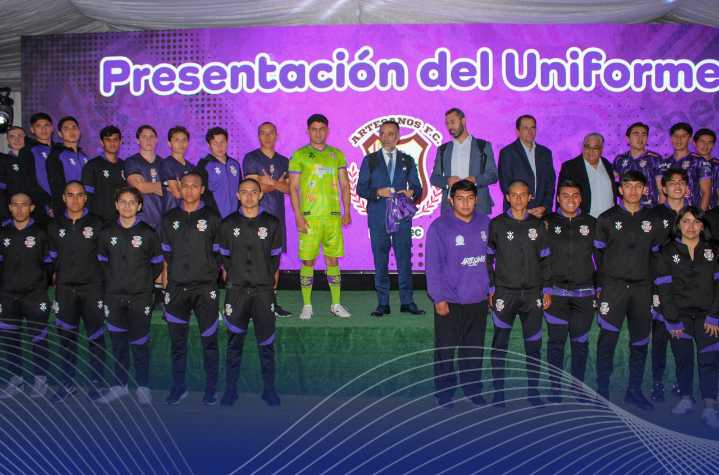 Artesanos de Metepec presentan uniformes para la temporada 2025