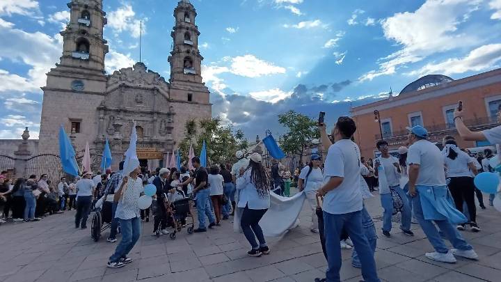 Familias enteras visitan a la Virgen en su Santuario