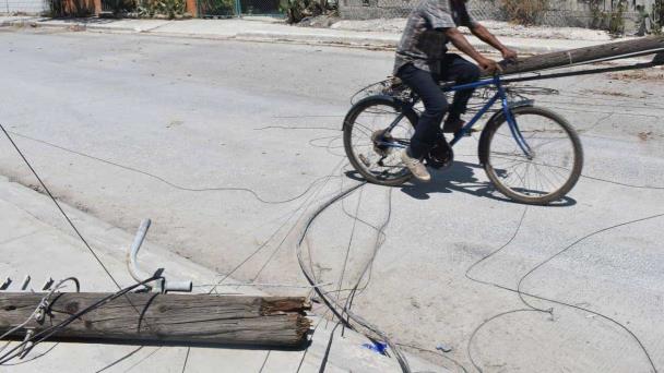 Permanecen sin energía eléctrica