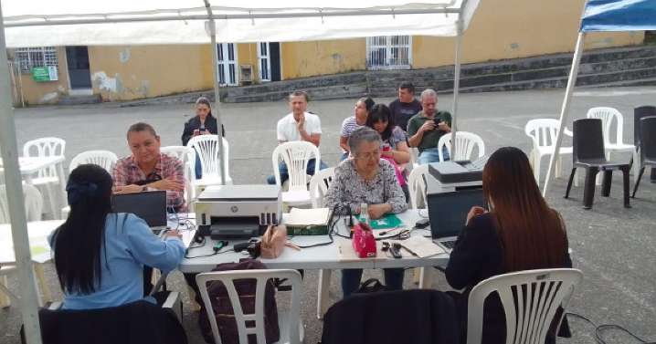 Salud Total y Virrey Solís: quejas y compromisos en audiencia pública de atención en Caldas