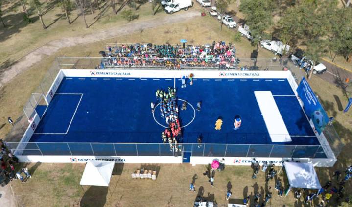 Tere Jiménez y Cementos Cruz Azul Inauguran Nueva Cancha de Futbol 7 en el Parque Rodolfo Landeros
