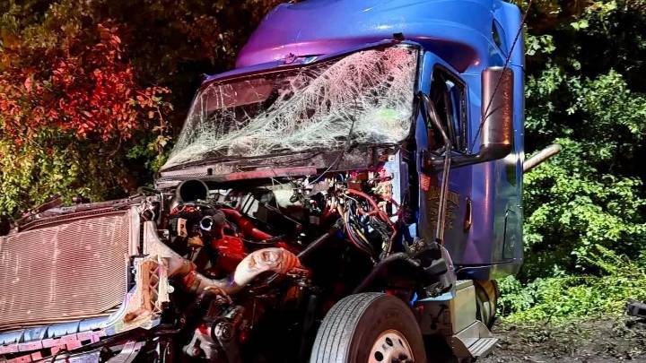 Multi-vehicle wreck closes Interstate 85 Monday night