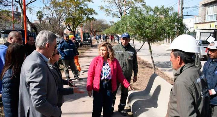 La intendente Fuentes destacó los trabajos de remodelación y mejoras en el paseo de la Avenida Colón