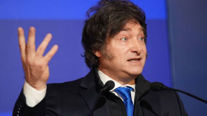 Javier Milei hablará en la Bolsa de Comercio de Rosario, donde losesperan movilizaciones