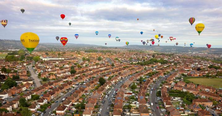 Incredible pictures from Bristol International Balloon Fiesta as 90 lift off for first mass ascent