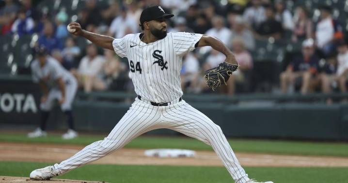 White Sox score five in fifth inning to beat Tigers