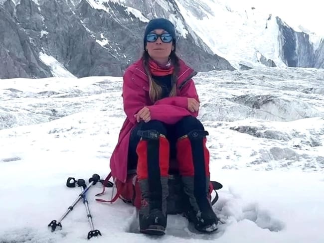 La historia de la alpinista rusa atrapada a 7.000 metros de altura en el Pico Pobeda