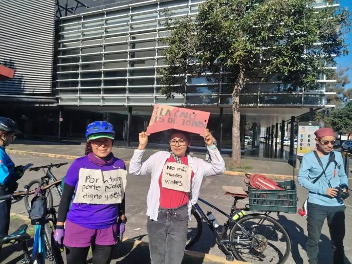 Denuncian ciudadanos y ciclistas crisis de movilidad y seguridad vial, en la capital