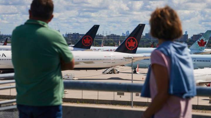 Air Canada and flight attendants union resume talks for the first time since strike began