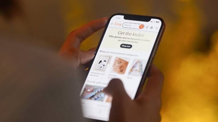 U.S. shoppers see order cancellations as world halts shipments